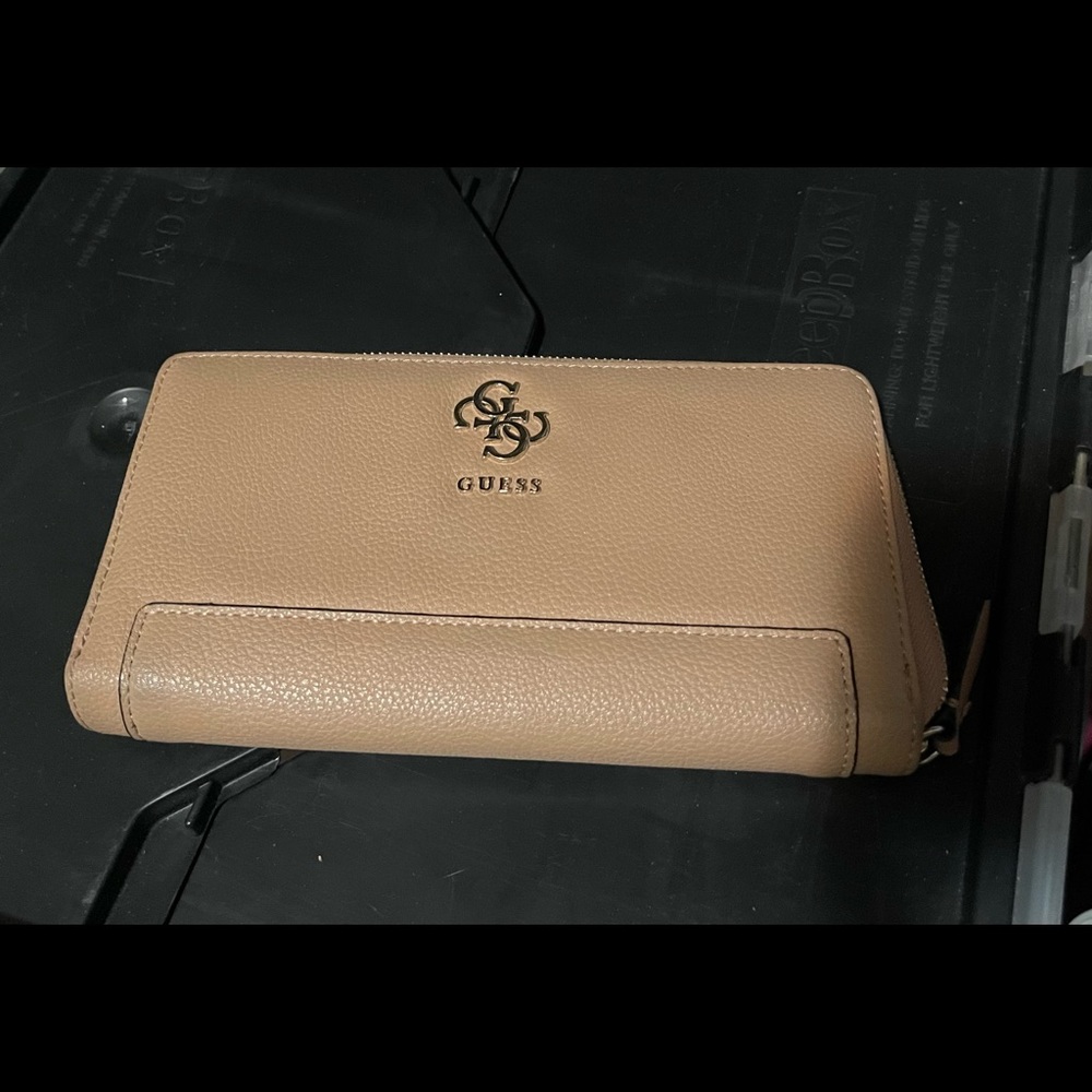 Guess Wallet